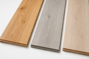 Vergleich Bodenbeläge: Parkett, Vinylboden und Laminat nebeneinander